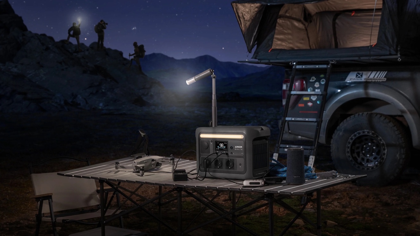 Anker Tragbare Powerstation SOLIX C800 Plus - Szenario Camping